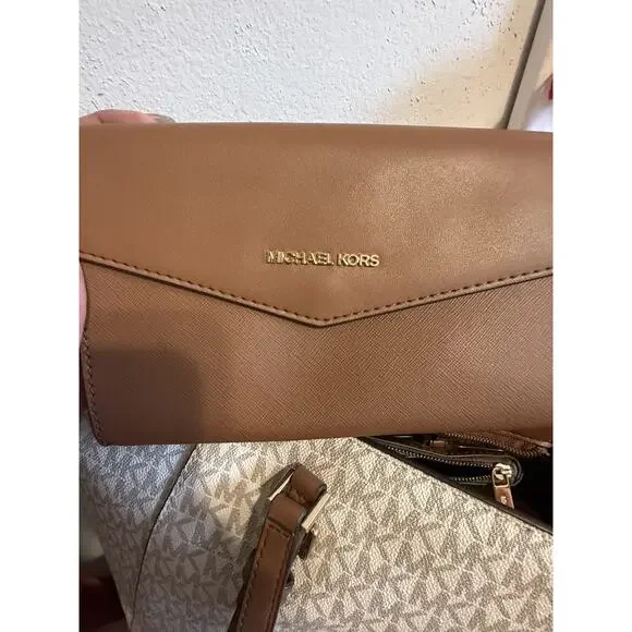 MICHAEL KORS CHARLOTTE LG 3 IN 1 TOTE SHOULDER BAG + CLUTCH MK VANILLA/BROWN - Picture 2 of 13